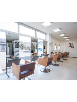 忙しい大人女性にも大好評のカラー専門店◎話しやすいスタッフが、お悩み解決◎