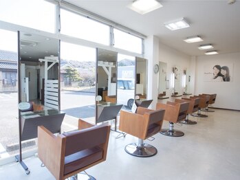 ハッピーカラー 西尾八ッ面店の写真/忙しい大人女性にも大好評のカラー専門店◎話しやすいスタッフが、お悩み解決◎