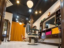 バーバー アカダマ