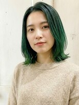 エノア 東京(ENORE)&nbsp;グリーンハイライトで個性を引き立てるおしゃれミディアム