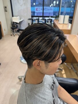 シャンプーボーイ ヒノ(SHAMPOO BOY Hino) センターパート×ハイライト