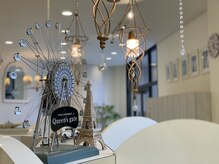 クイーンズゲート 昭和パレス店の雰囲気（宮殿をイメージし白を基調とした店内となっております。）