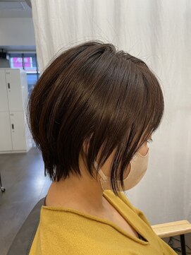 ロボ(LOBO) エアリーな毛束感でふんわりショート