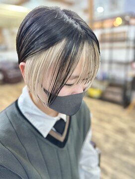 ラウラ(LAURA) ショートボブレイヤーカットホワイトインナーカラーケアブリーチ