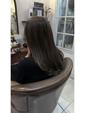 ヴィアンカ(Vianca) 白髪ぼかしハイライト×グレージュ