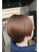 サザエ(SAZAE)&nbsp;大人可愛い丸みショート × 透明感ベージュカラー