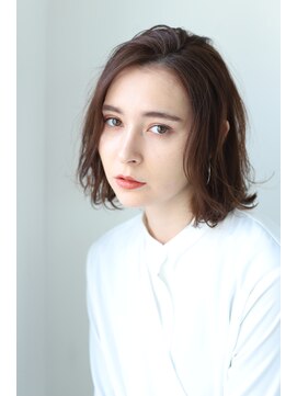 エクリ 麻布十番(equri) 作り込み過ぎないくびれで魅せる・大人の余裕を持った美女髪