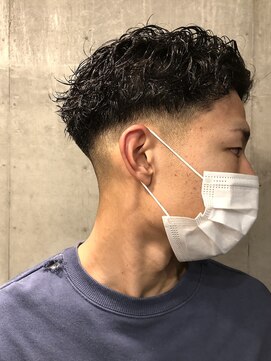 グッドプレイスアンドシング(Good Place&thing) メンズ刈り上げ短髪スキンフェードバーバースタイルメンズパーマ