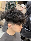 スペインカール メンズパーマ 海外風ヘア フェードカット
