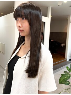 フリッカ(Flicka) 透明感オリーブグレーカラー×パツンロング