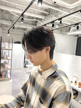 キートス(Kiitos) 前下がりセンターパート ダウンパーマ