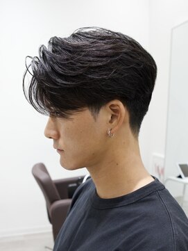 カルム(kalm) 毛流れセンターパートニュアンスパーマカルマヘアメンズパーマ