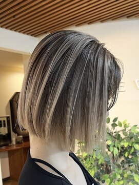 ブリッツ レボ(BLITZ-REVO) バレイヤージュ/白髪ぼかしハイライトハイライト/柏駅