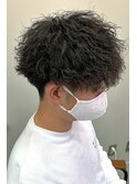 ツイストスパイラルパーマ×ツーブロック刈り上げマッシュ