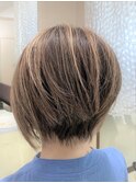 50代60代大人かわいいヘア　白髪ぼかしハイライトショート[草加]