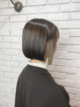 レーベン(Leben) イヤリングカラー ミルクティーベージュ ミディアムボブ