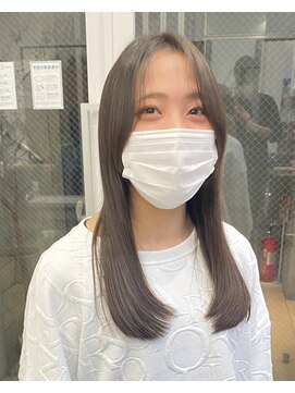 ハーフアンドハーフ(HALF and HALF) ローレイヤーカット/前髪なし/毛流れ