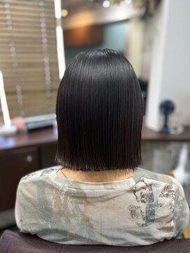 ルアン(Luan) 切りっぱなしボブ