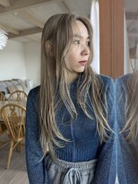 ニール(nier)&nbsp;レイヤーカットロングハイトーンブリーチブロンド袋町