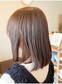 トゥルンとしたツヤ髪セミボブで春のお出かけはいかが？