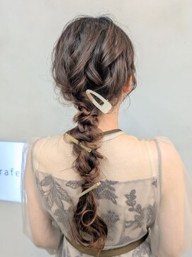 カラフェ(carafe) 編みおろし　ヘアセット　結婚式　お呼ばれ　ゆるふあアレンジ