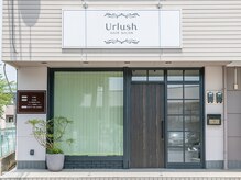 ウルッシュ(Urlush)の雰囲気(お店前2台、共有駐車場にも駐車できます。)