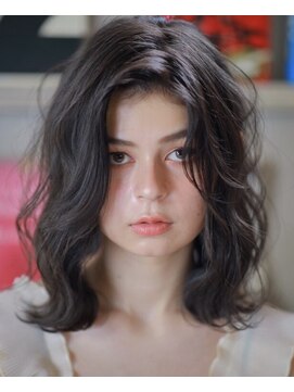 ラべリー 池袋(LOVELEY) グレージュ ひし形シルエット 切りっぱなしボブ エアリー