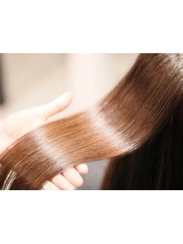 髪にたっぷりの潤いを－。大人女性のキレイは”髪のツヤ”で決まる☆施術後すぐに実感できると大好評◎