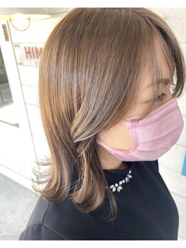 ヒマワリ(HIMAWARI) ミディアム　レイヤー　外ハネ　グレージュ