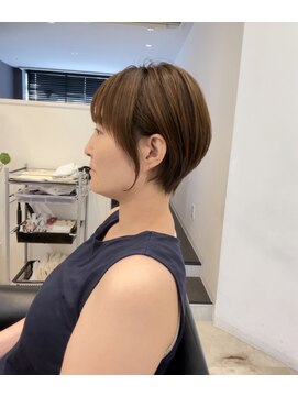 イヴォークトーキョーオーサカ(EVOKE TOKYO osaka) 抜け感丸みショート