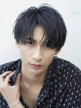 アルファ 新宿(alpha) フェザーパーマ/ブルーブラック/刈り上げセンターパート[新宿]