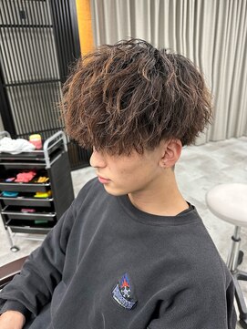 イーラ(era) ツイストスパイラルパーママッシュ刈り上げツーブロック茶髪