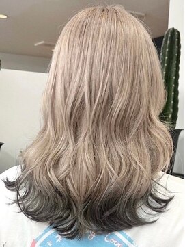 ウィコ 新宿(WICO) milk tea beige×black design [新宿駅/モード/ダブルカラー]