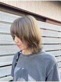 オリーブグレージュ