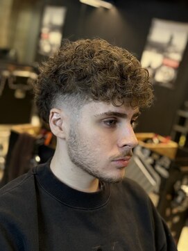 フランクスバーバー アンド ビアークラブ(FRANK'S BARBER and BEER CLUB) フェードカット