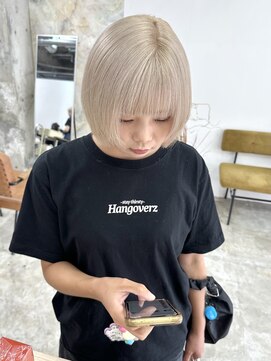 カシェル(cashel kishaba) ショートボブ×ホワイトベージュ