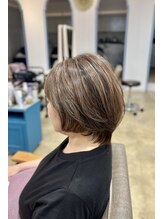 キール(Kir)&nbsp;ナチュラル白髪ぼかしハイライト[浦添/経塚/白髪ぼかし]