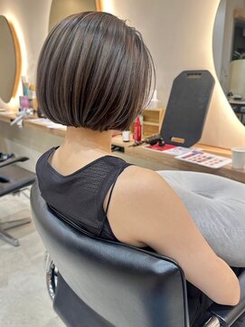 ヒビヲ 横浜西口店(HIBIO) 切りっぱなしボブタッセルボブダブルカラーハイライトグレージュ