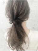 夏のヘアアレンジ 上品なポニーテール