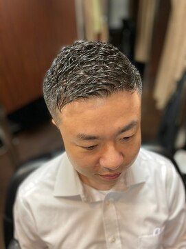 プレミアムバーバー 赤坂店(PREMIUM BARBER produce by HIRO GINZA) ビジネスショート〈赤坂/理容室/溜池〉