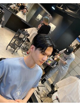 フランクスバーバー アンド ビアークラブ(FRANK'S BARBER and BEER CLUB) センターパート