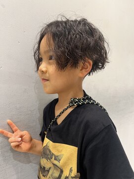 ネオリーブギンザ 銀座店(Neolive GINZA) キッズパーマ男の子　センターパート　スパイラル【銀座】福田