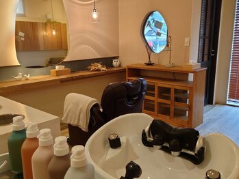 ファロ(Falo)の写真/マッサージの気持ち良さはもちろん、頭皮の汚れを除去しながら、頭皮環境を整えます。癒しのひと時を…。