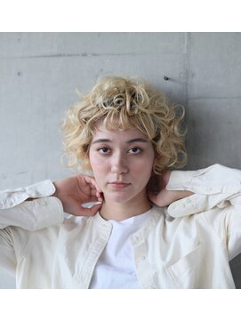 アトリエ ハンチ(atelier HUNCH) カーリーボブ