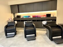 ヘアデザイン ファブロ(hair design FABRO.)の雰囲気（落ち着いた雰囲気のシャンプーブース♪首が痛くならない工夫も◎）