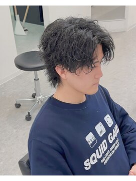 ブライト(BRIGHT) センターパートウルフツイストスパイラルパーマ