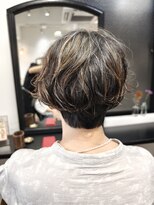 パレータ(PALETA)&nbsp;白髪を活かす大人のハイライトショート