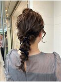 お呼ばれヘアセット　シニヨン　ダウンスタイル　ローポニー