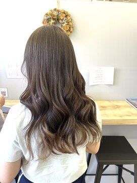 リジー(Litzy) アディクシカラーで透け感たっぷりに♪《木寺樹莉》