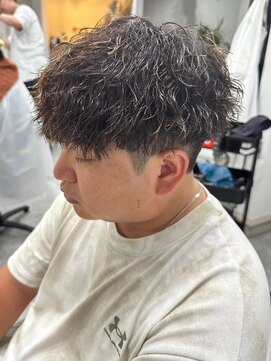 フゥ 宇都宮(FeU) メンズパーマシャドウパーマセンターパートメンズマッシュウルフ